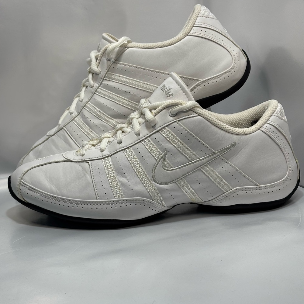 Nike Women’s US Size 8 Musique III dance cheer fitness shoes